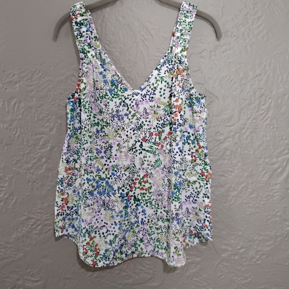 Cabi Wome's Floral Sleeveless Top - Picture 2 of 8
